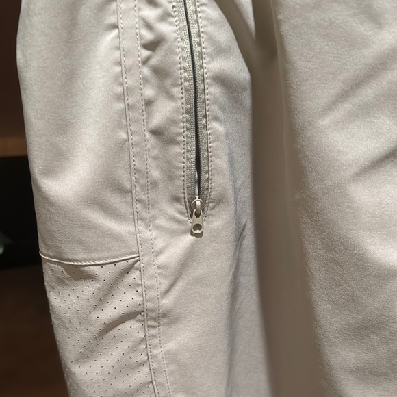 Magellan Outdoors 15” performance skirt with short liner and tie front.  Sz L - Picture 3 of 8